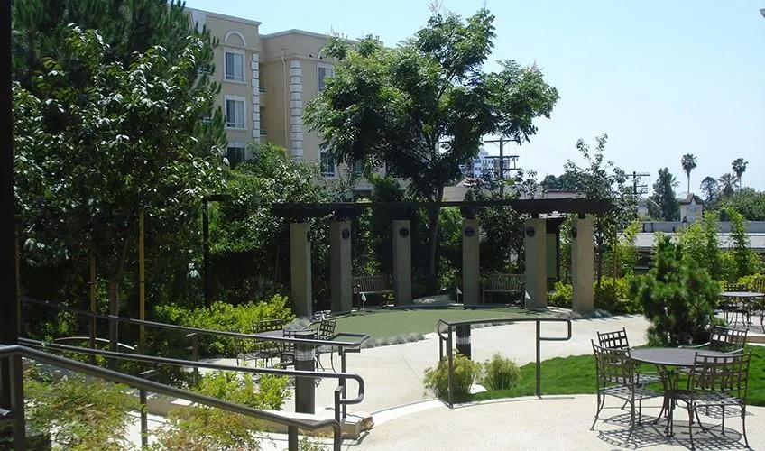 450 Grand View St Los Angeles, CA 90057