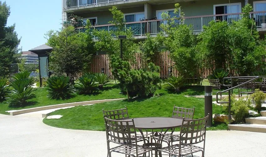 450 Grand View St Los Angeles, CA 90057