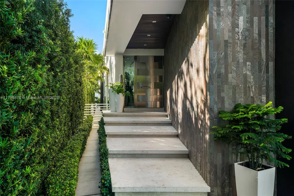 441 Hibiscus Dr Miami Beach, FL 33139