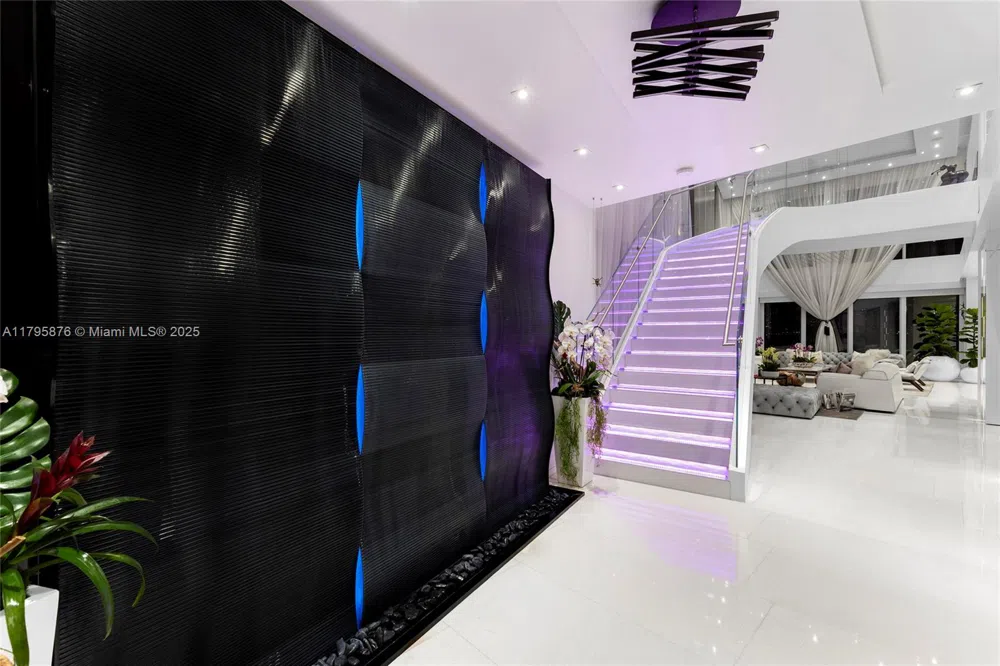 441 Hibiscus Dr Miami Beach, FL 33139