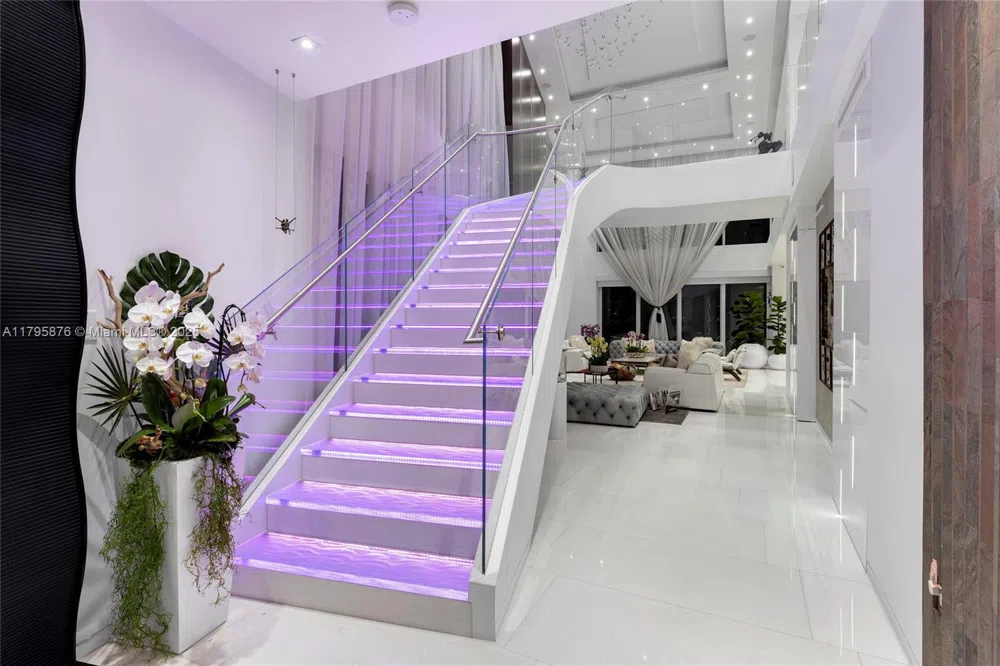 441 Hibiscus Dr Miami Beach, FL 33139