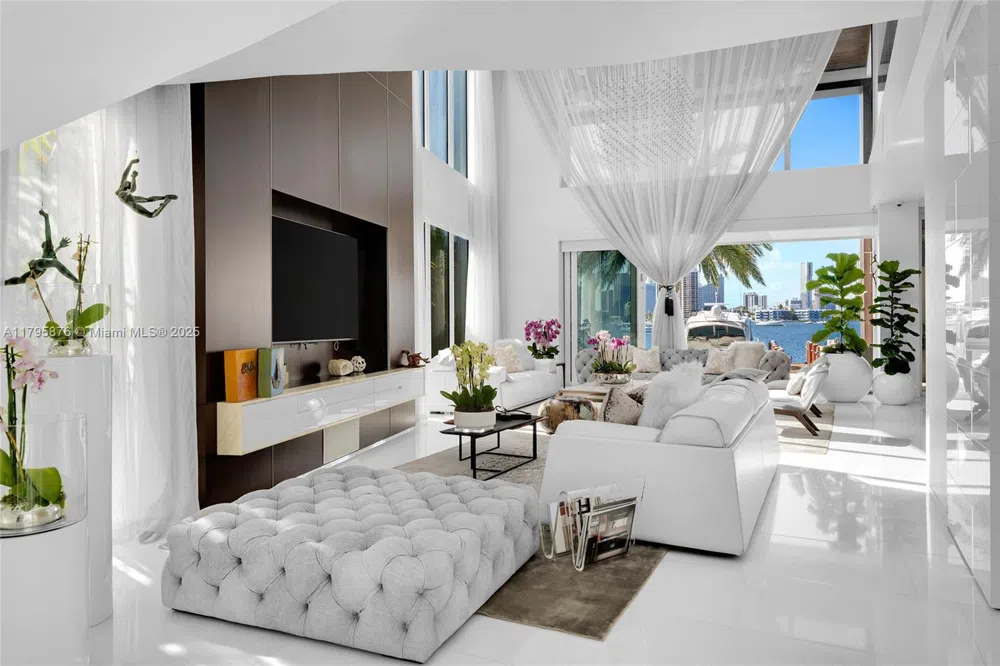 441 Hibiscus Dr Miami Beach, FL 33139