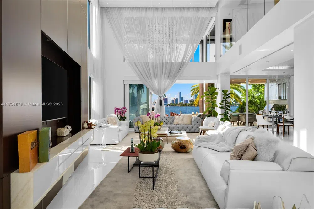 441 Hibiscus Dr Miami Beach, FL 33139