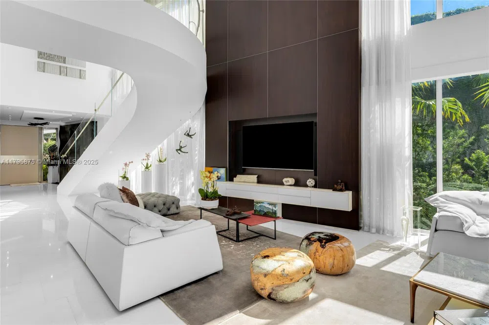 441 Hibiscus Dr Miami Beach, FL 33139