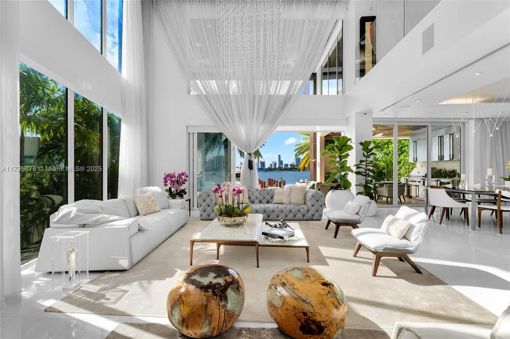 441 Hibiscus Dr Miami Beach, FL 33139