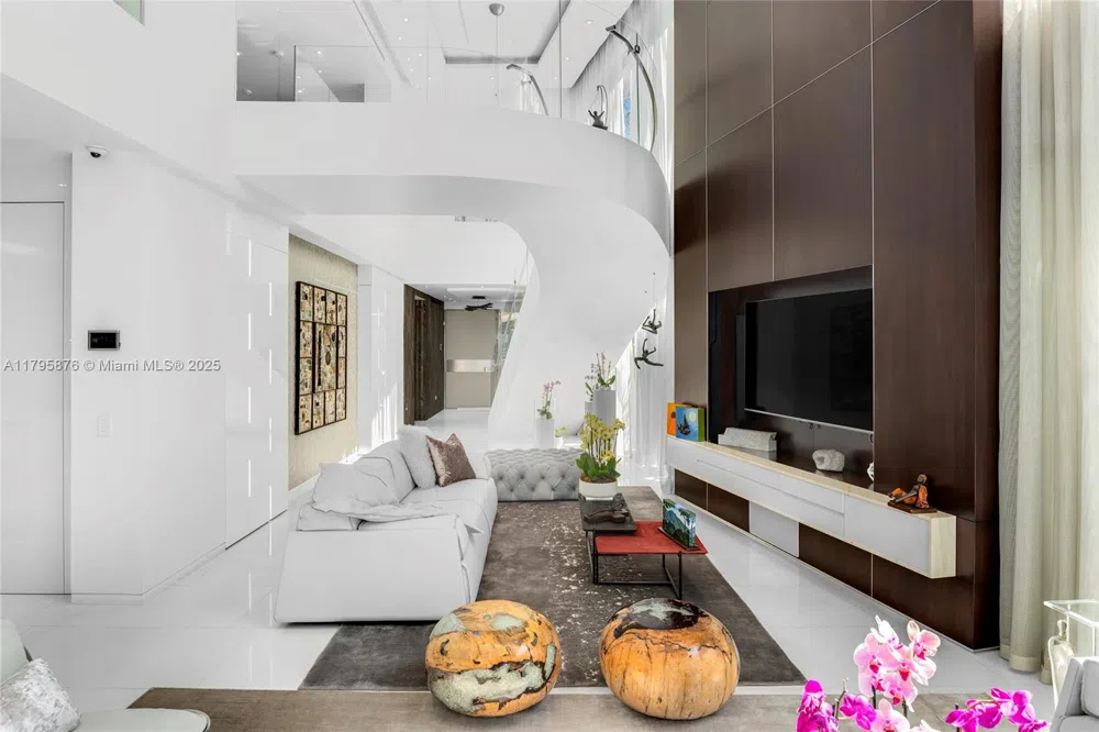 441 Hibiscus Dr Miami Beach, FL 33139