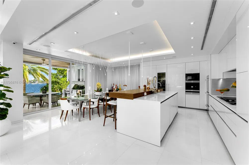 441 Hibiscus Dr Miami Beach, FL 33139