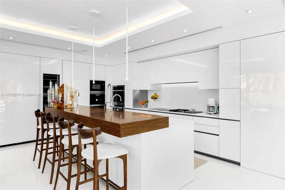 441 Hibiscus Dr Miami Beach, FL 33139