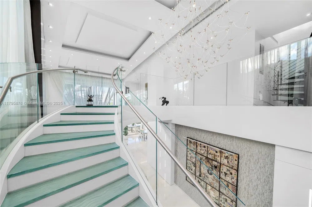 441 Hibiscus Dr Miami Beach, FL 33139