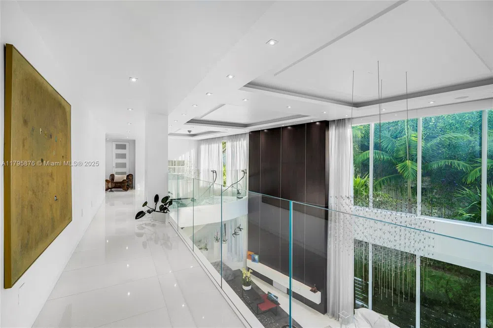 441 Hibiscus Dr Miami Beach, FL 33139