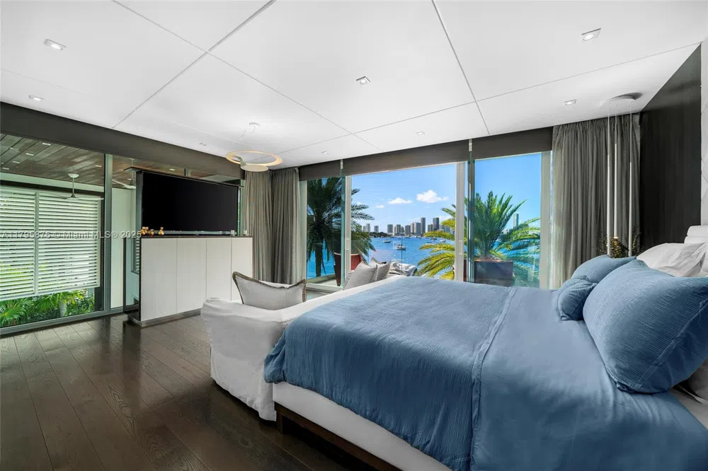 441 Hibiscus Dr Miami Beach, FL 33139