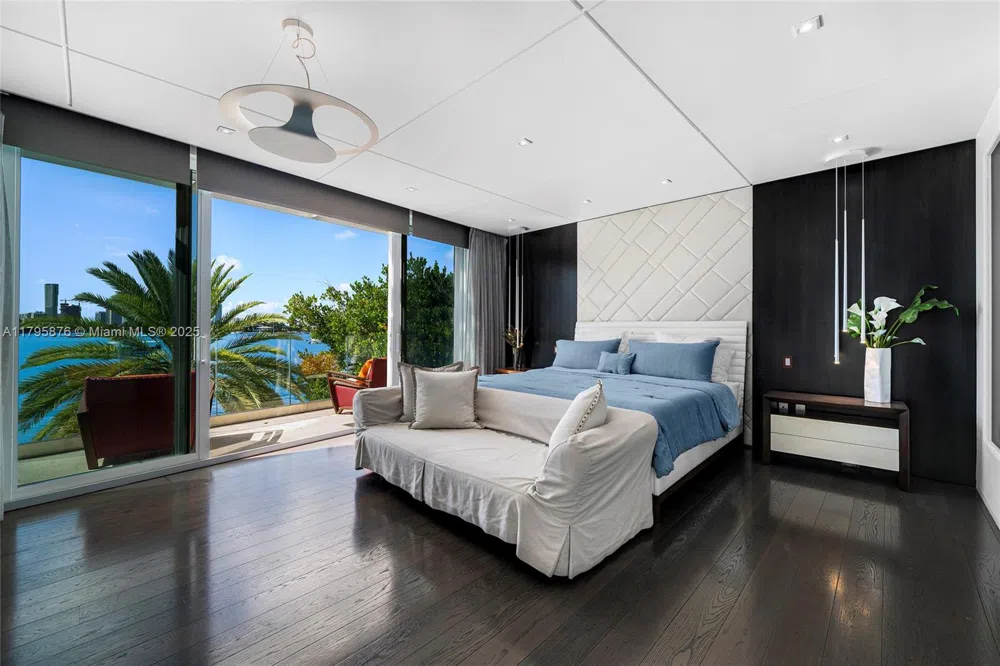 441 Hibiscus Dr Miami Beach, FL 33139