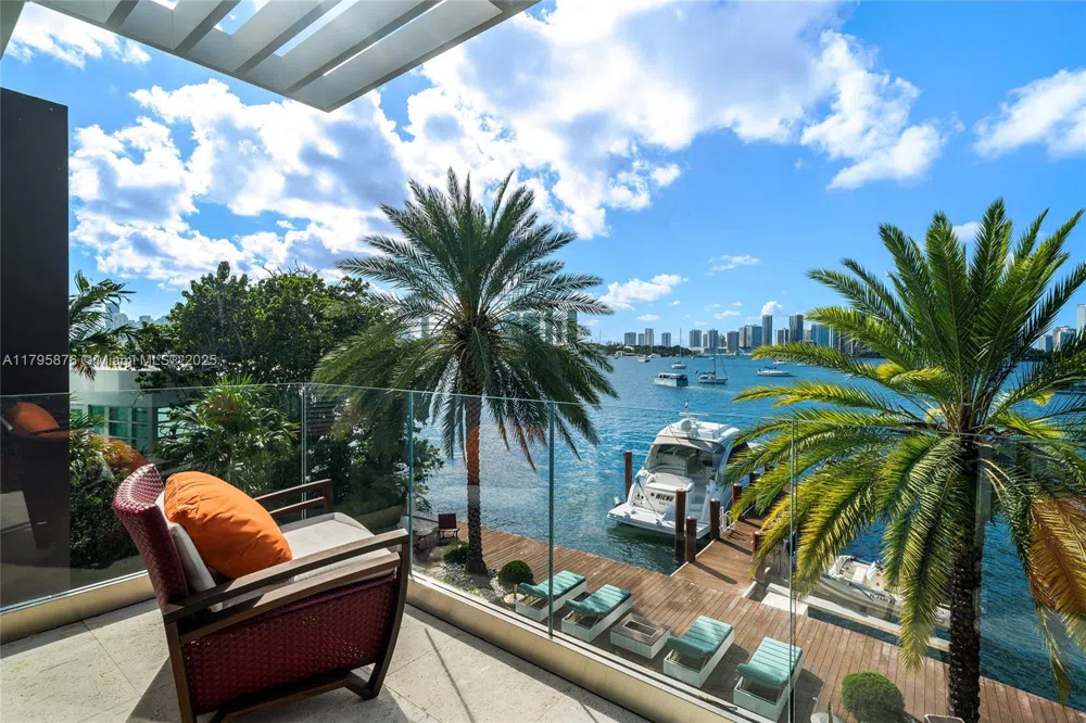441 Hibiscus Dr Miami Beach, FL 33139