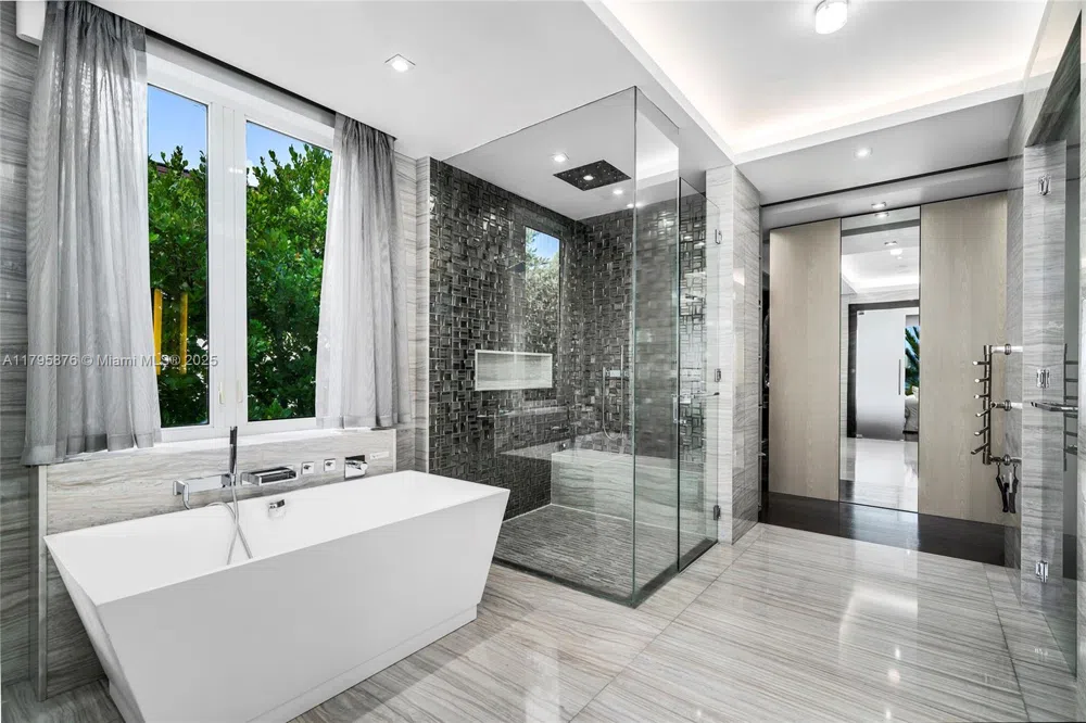 441 Hibiscus Dr Miami Beach, FL 33139