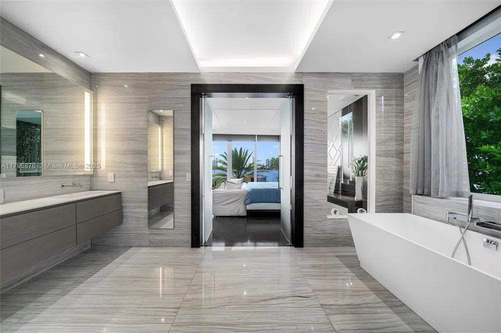 441 Hibiscus Dr Miami Beach, FL 33139