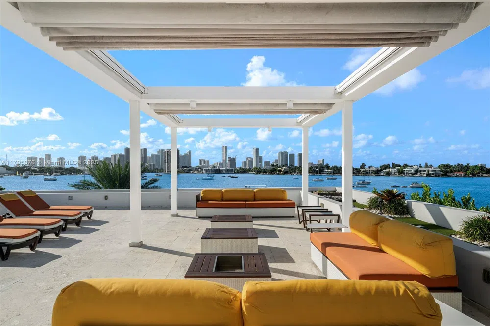 441 Hibiscus Dr Miami Beach, FL 33139