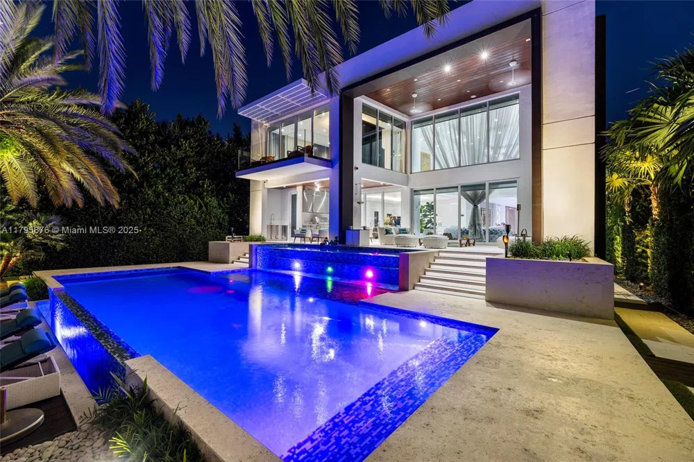 441 Hibiscus Dr Miami Beach, FL 33139