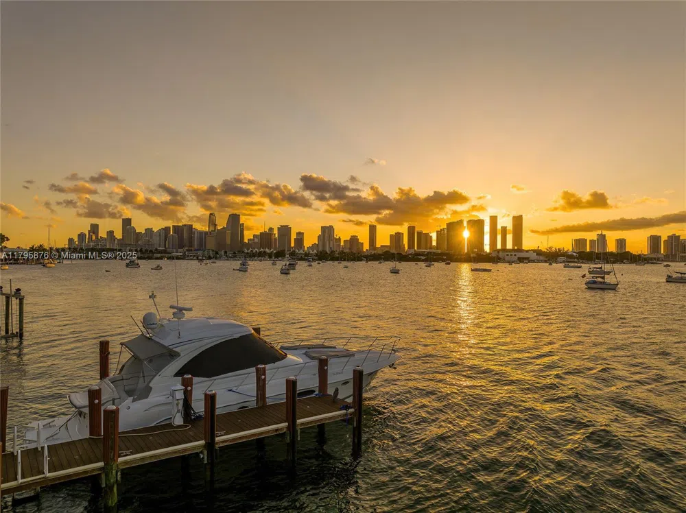 441 Hibiscus Dr Miami Beach, FL 33139