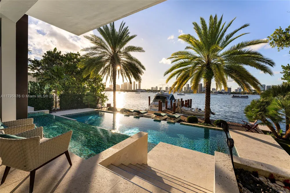 441 Hibiscus Dr Miami Beach, FL 33139