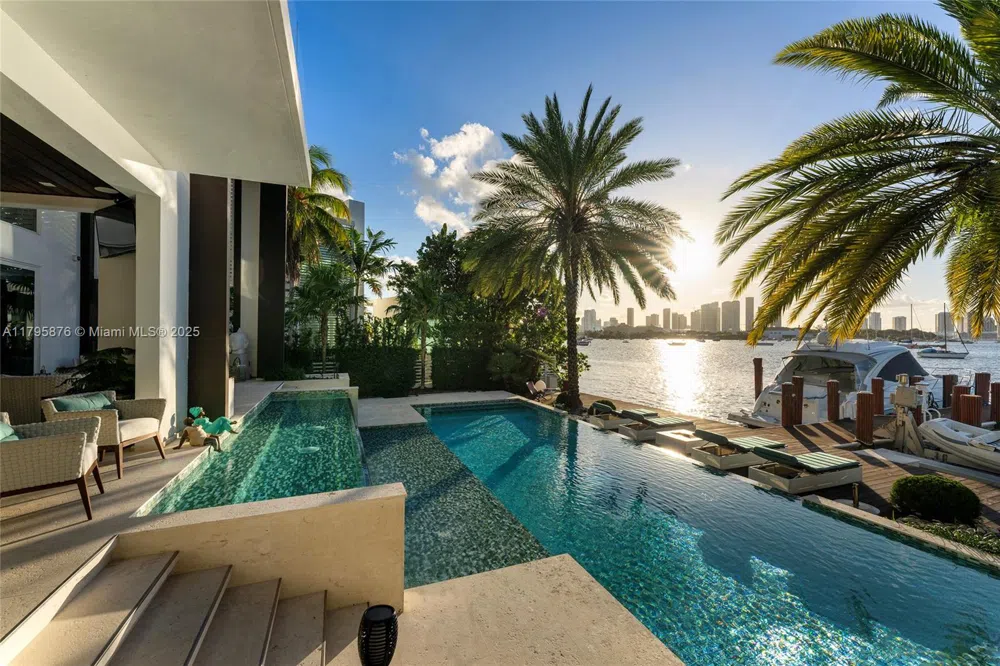 441 Hibiscus Dr Miami Beach, FL 33139