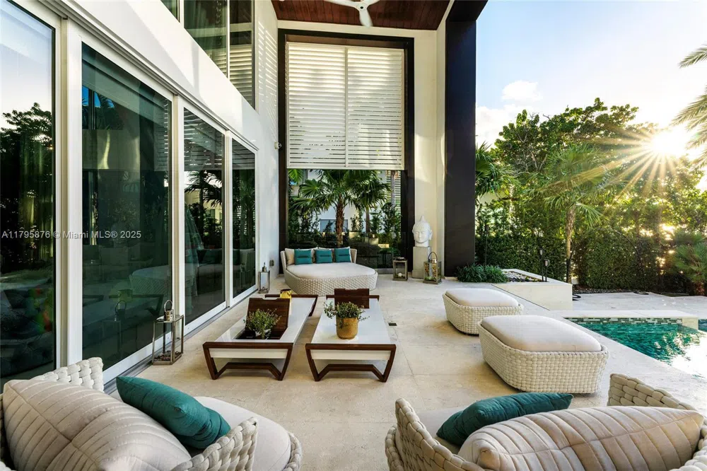 441 Hibiscus Dr Miami Beach, FL 33139