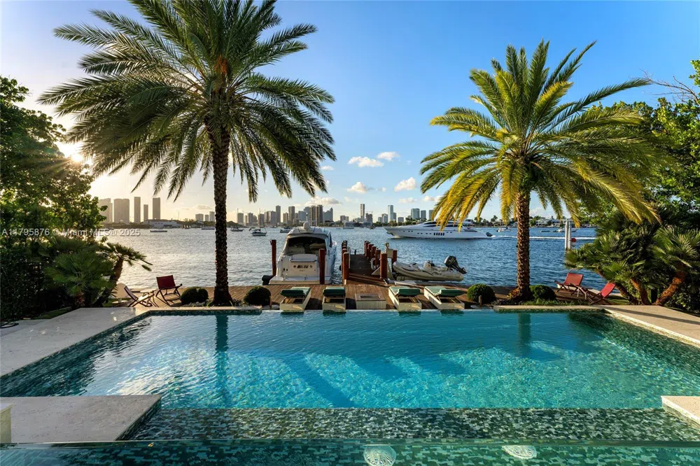 441 Hibiscus Dr Miami Beach, FL 33139
