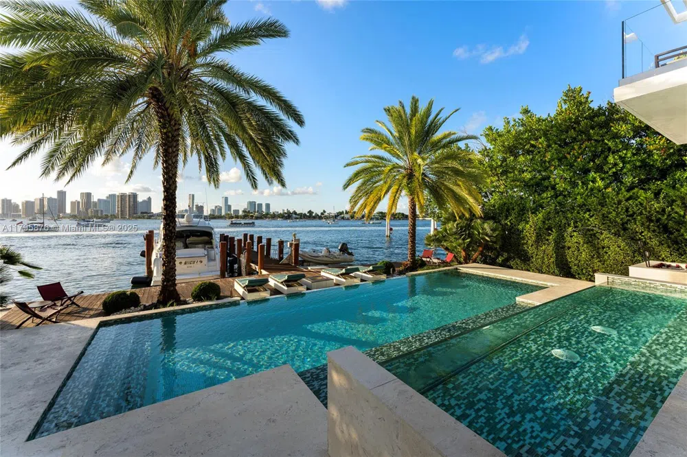 441 Hibiscus Dr Miami Beach, FL 33139