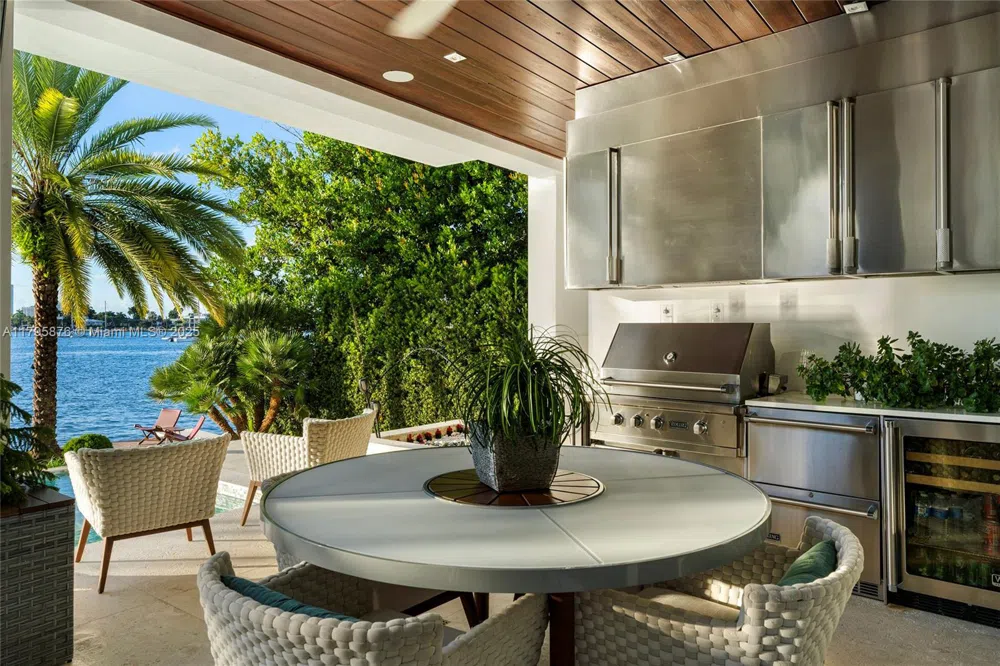 441 Hibiscus Dr Miami Beach, FL 33139