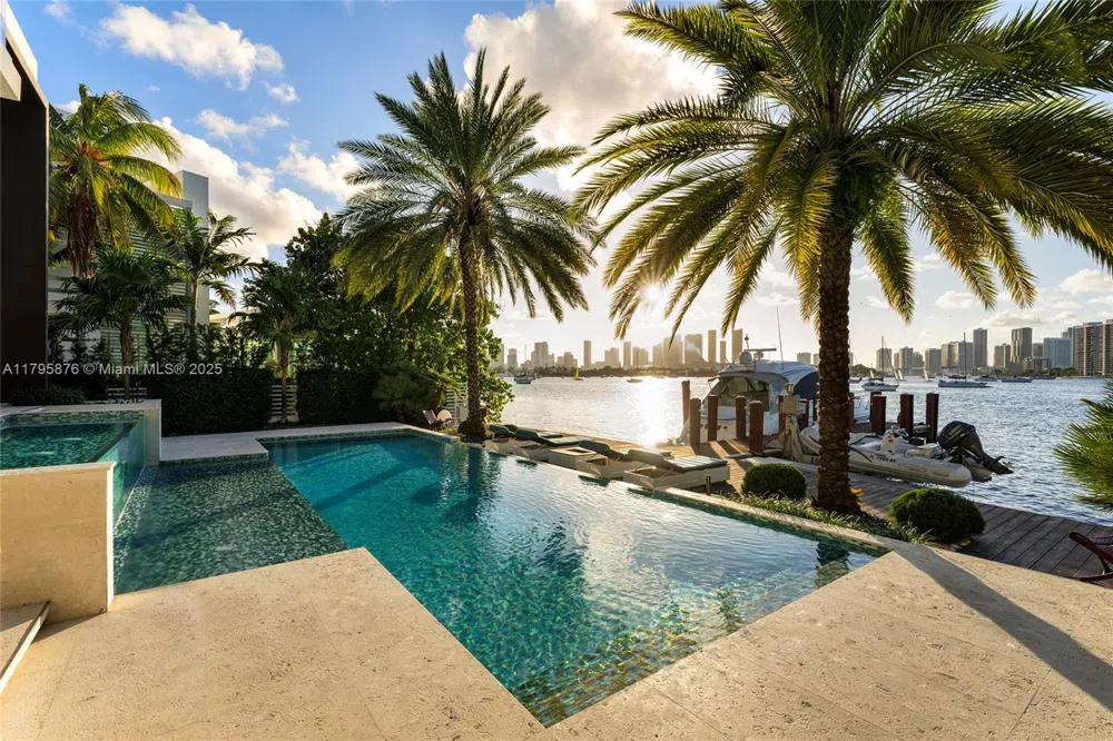 441 Hibiscus Dr Miami Beach, FL 33139