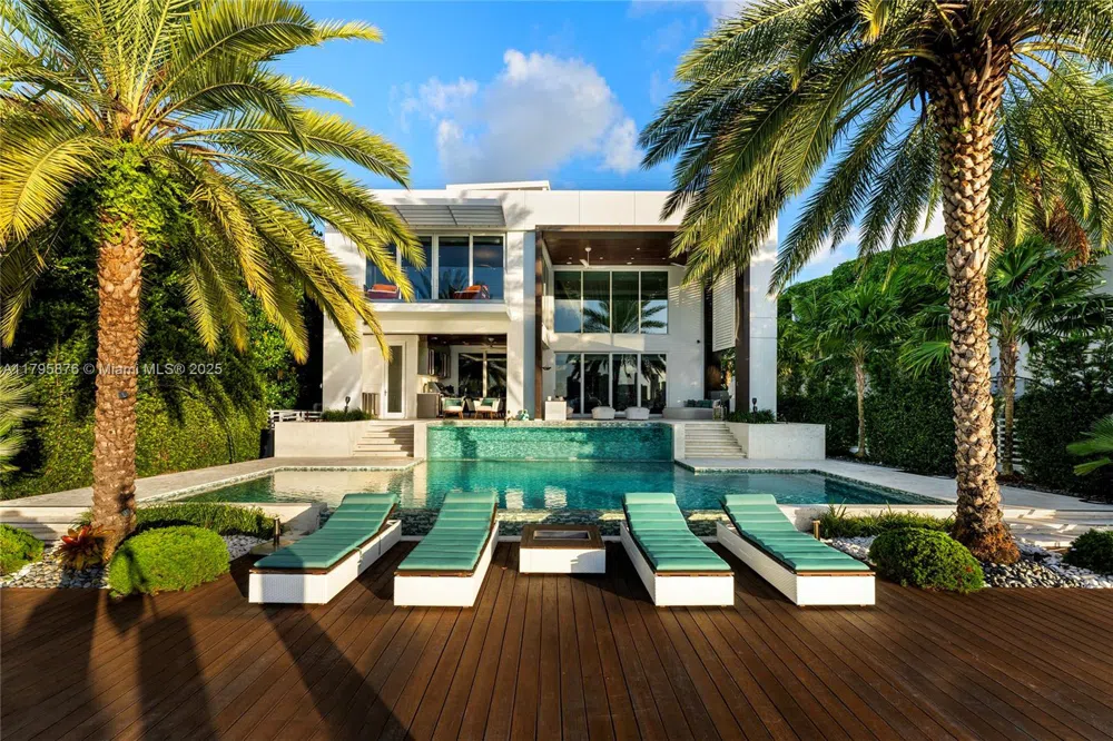 441 Hibiscus Dr Miami Beach, FL 33139