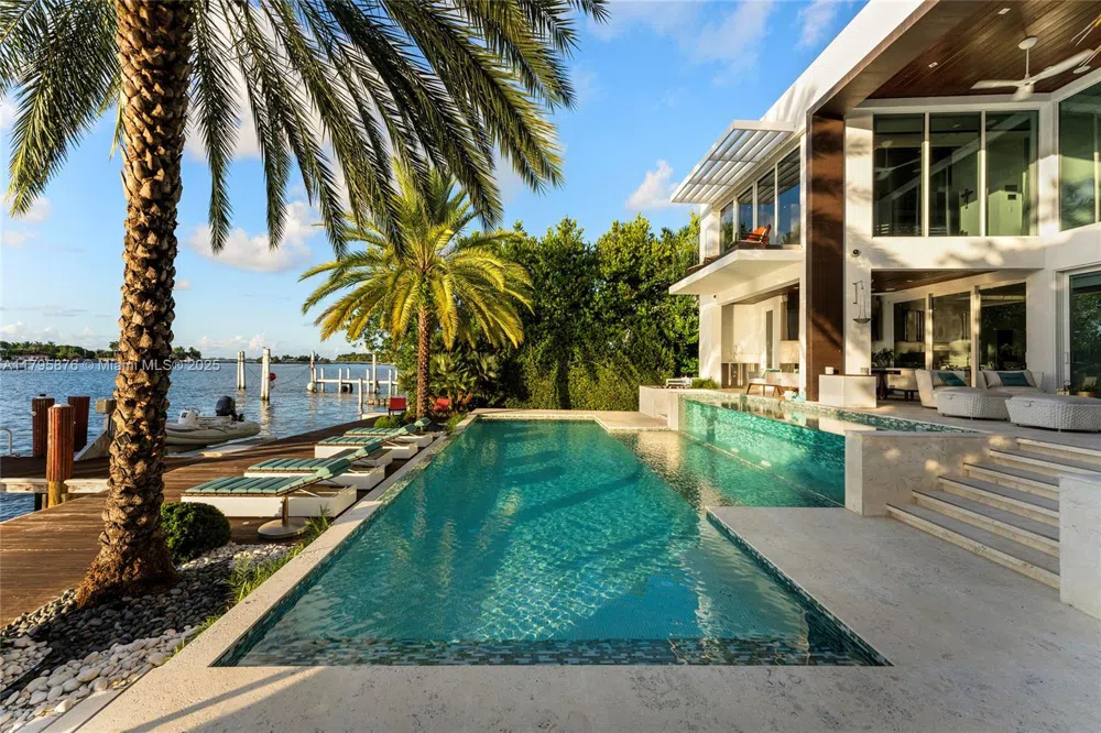 441 Hibiscus Dr Miami Beach, FL 33139