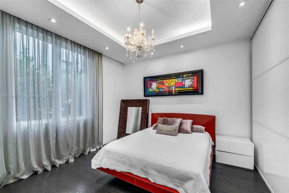 441 Hibiscus Dr Miami Beach, FL 33139