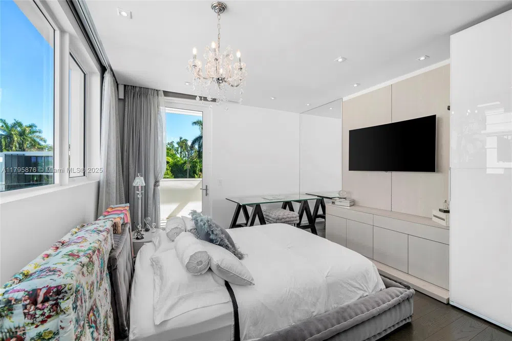 441 Hibiscus Dr Miami Beach, FL 33139
