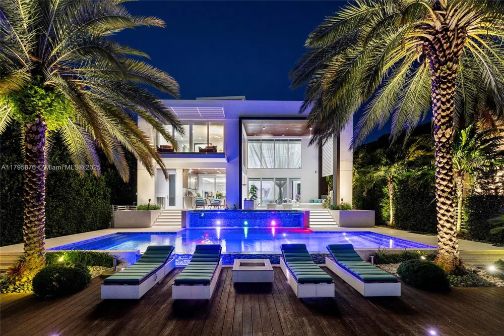 441 Hibiscus Dr Miami Beach, FL 33139