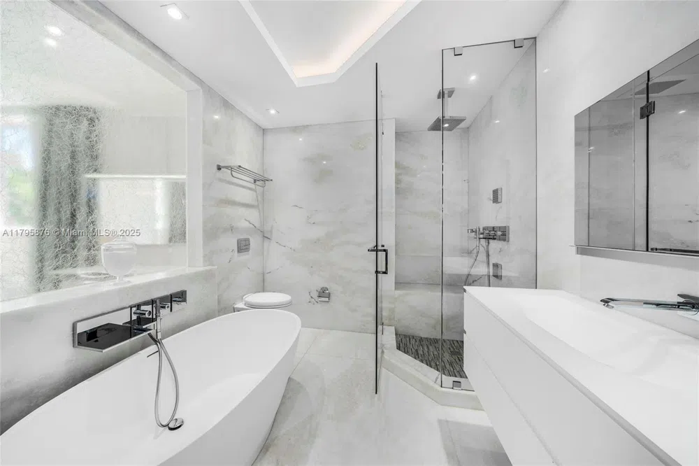 441 Hibiscus Dr Miami Beach, FL 33139
