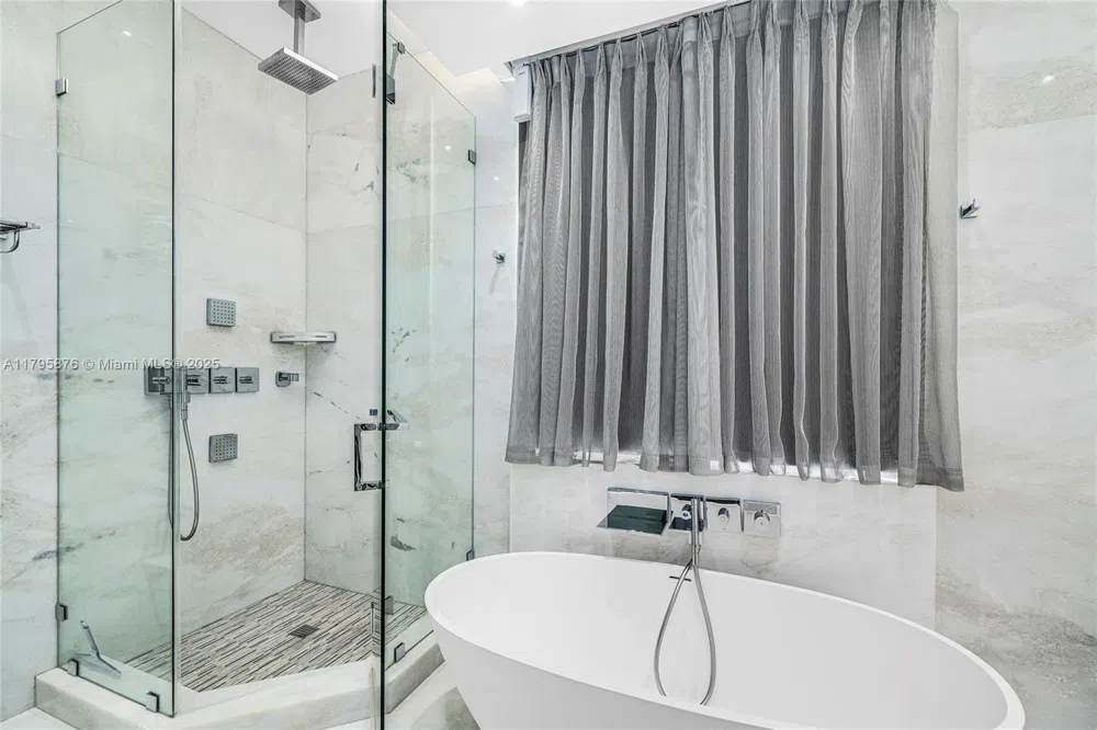 441 Hibiscus Dr Miami Beach, FL 33139
