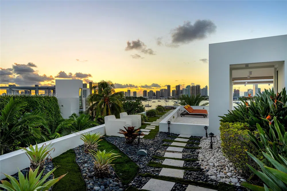 441 Hibiscus Dr Miami Beach, FL 33139