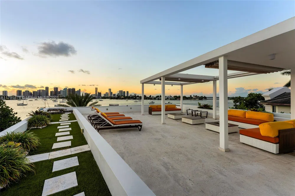 441 Hibiscus Dr Miami Beach, FL 33139