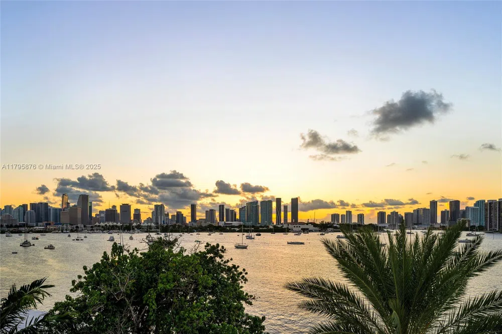 441 Hibiscus Dr Miami Beach, FL 33139