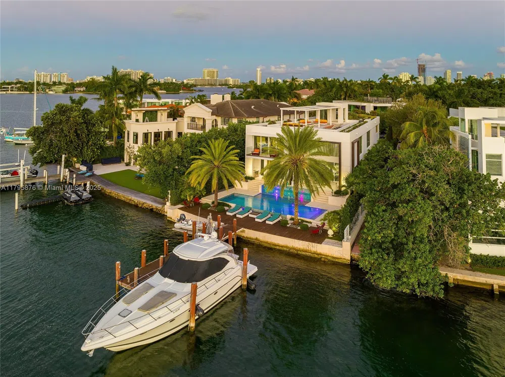 441 Hibiscus Dr Miami Beach, FL 33139