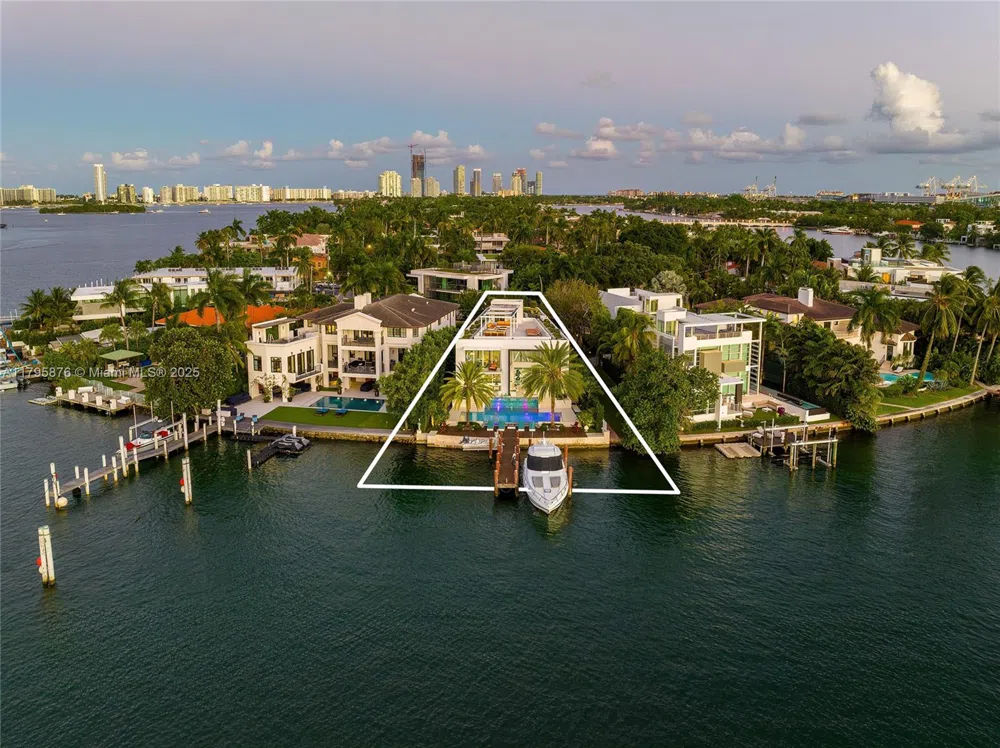 441 Hibiscus Dr Miami Beach, FL 33139