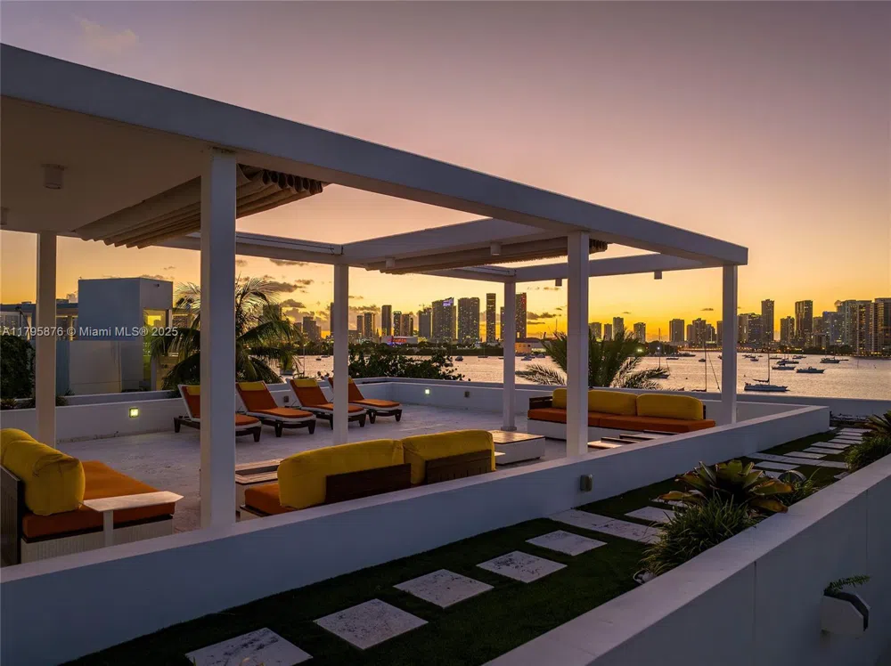 441 Hibiscus Dr Miami Beach, FL 33139