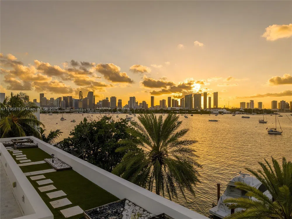 441 Hibiscus Dr Miami Beach, FL 33139