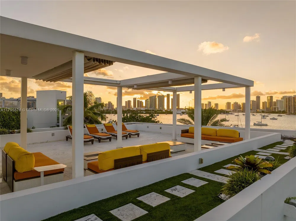 441 Hibiscus Dr Miami Beach, FL 33139