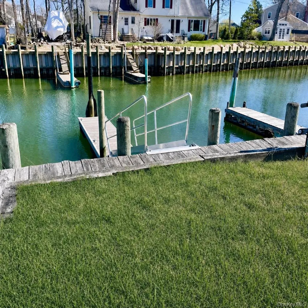 33 Lagoon Court South Jamesport, NY 11901