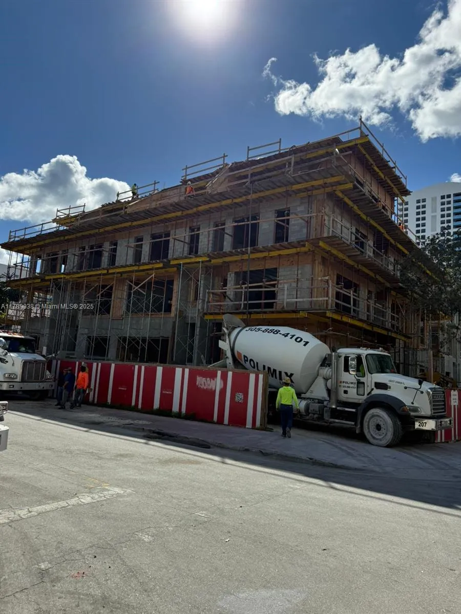 1425 Bay Rd Miami Beach, FL 33139