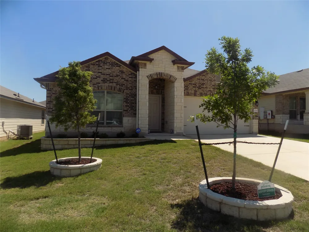 124 Rearden Boulevard Jarrell, TX 76537