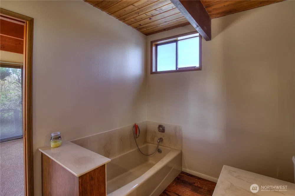 420 W Lough Lane Westport, WA 98595