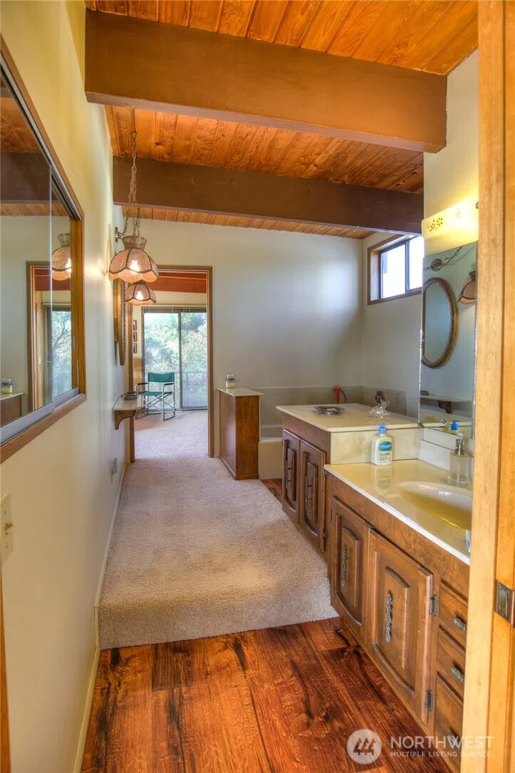 420 W Lough Lane Westport, WA 98595