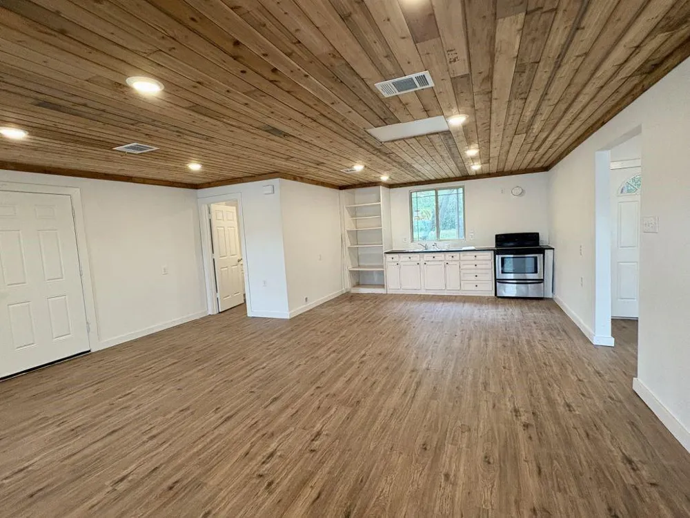 106 Caddo Smithville, TX 78957